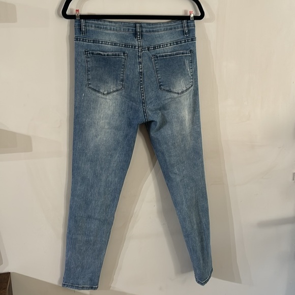 ✨2/$30✨Distressed Jeans - Picture 4 of 5